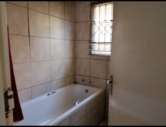 2 BEDROOM TOWNHOUSE FOR SALE IN MOHLAKENG